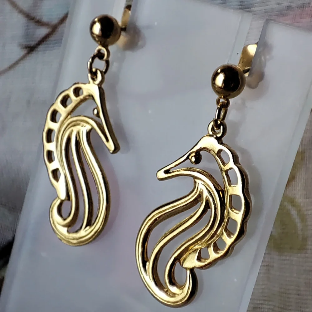 Gold Tone Seahorse Beachcore Jewelry Pierced Earrings Cruise Summer Vibes NEW